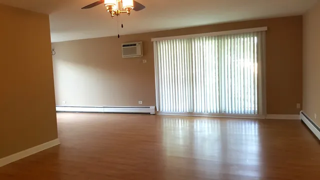 $1,800 | 10440 Mason Avenue, Unit 202, Oak Lawn, IL 60453