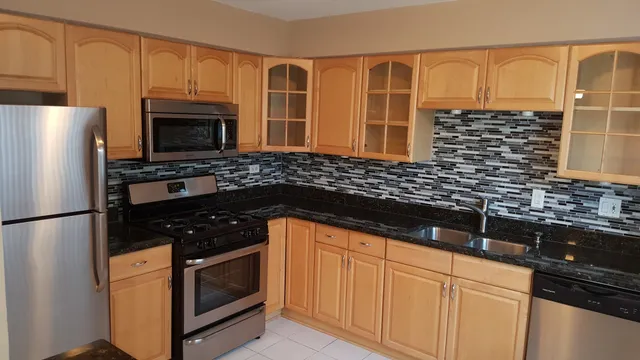 $1,800 | 10440 Mason Avenue, Unit 202, Oak Lawn, IL 60453