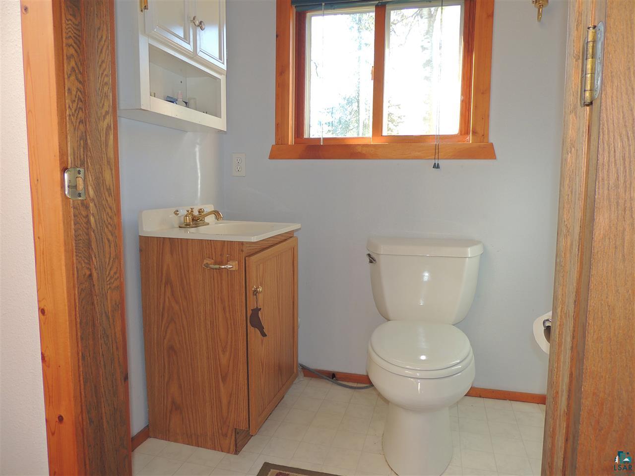 16 Devil Point Road Grand Marais, MN 55604 - Photo 12 of 24 Second floor 1/2 bath