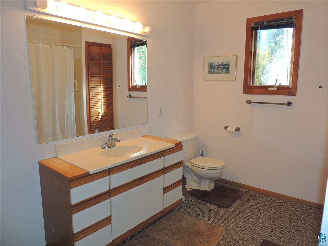 16 Devil Point Road Grand Marais, MN 55604 - Photo 9 of 24 Main floor bath
