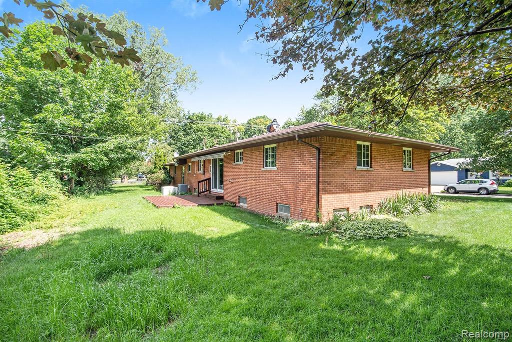 14372 Swanee Beach Drive Fenton, MI 48430 - Photo 2 of 16