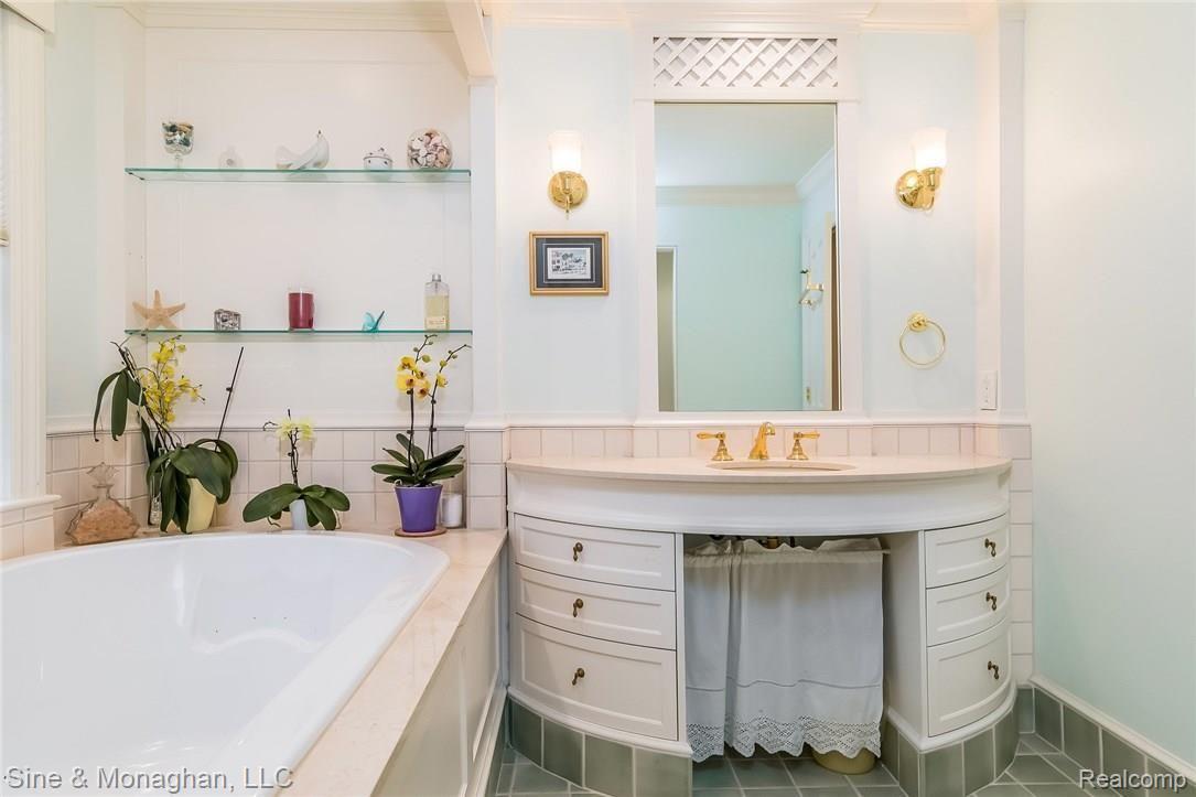24 Warner Road Grosse Pointe, MI 48236 - Photo 34 of 56 036-Bathroom-5492455-medium.jpg