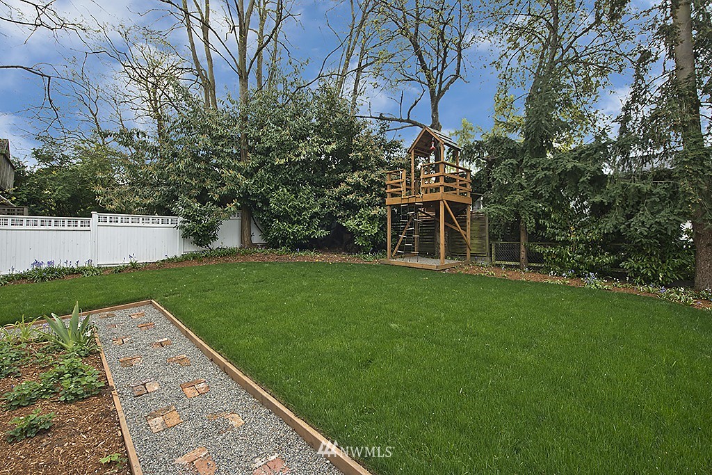 1621 North 53rd Street Seattle, WA 98103 - Photo 22 of 23 Gallery Image 22