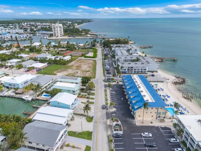 $1,600,000 | 350 East Ocean Drive, Key Colony Beach, FL 33051