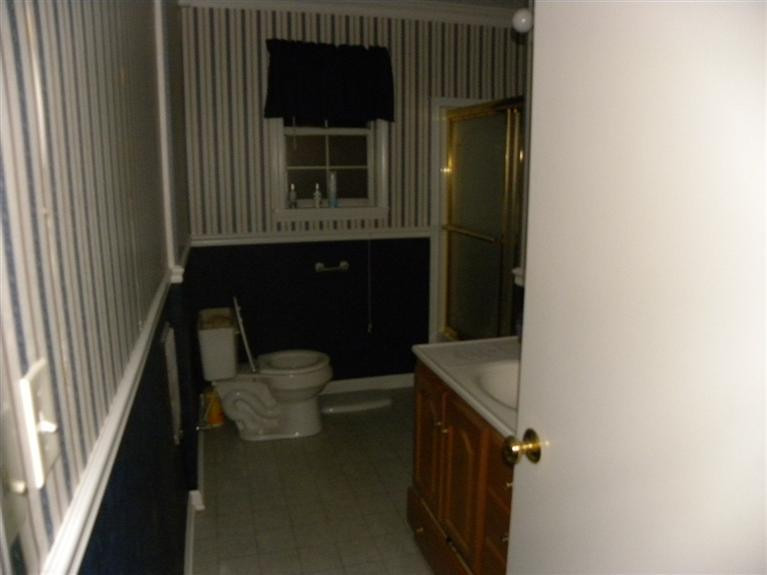 106 Static Road Paris, KY 40361 - Photo 11 of 15 Bathroom