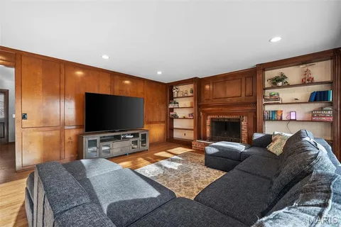 $450,000 | 120 Hunters Pointe Drive, St. Charles, MO 63304