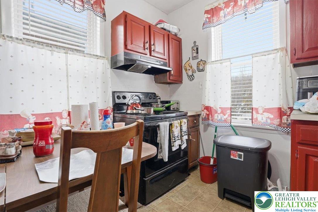 921 Broadway Fountain Hill, PA 18015 - Photo 26 of 93
