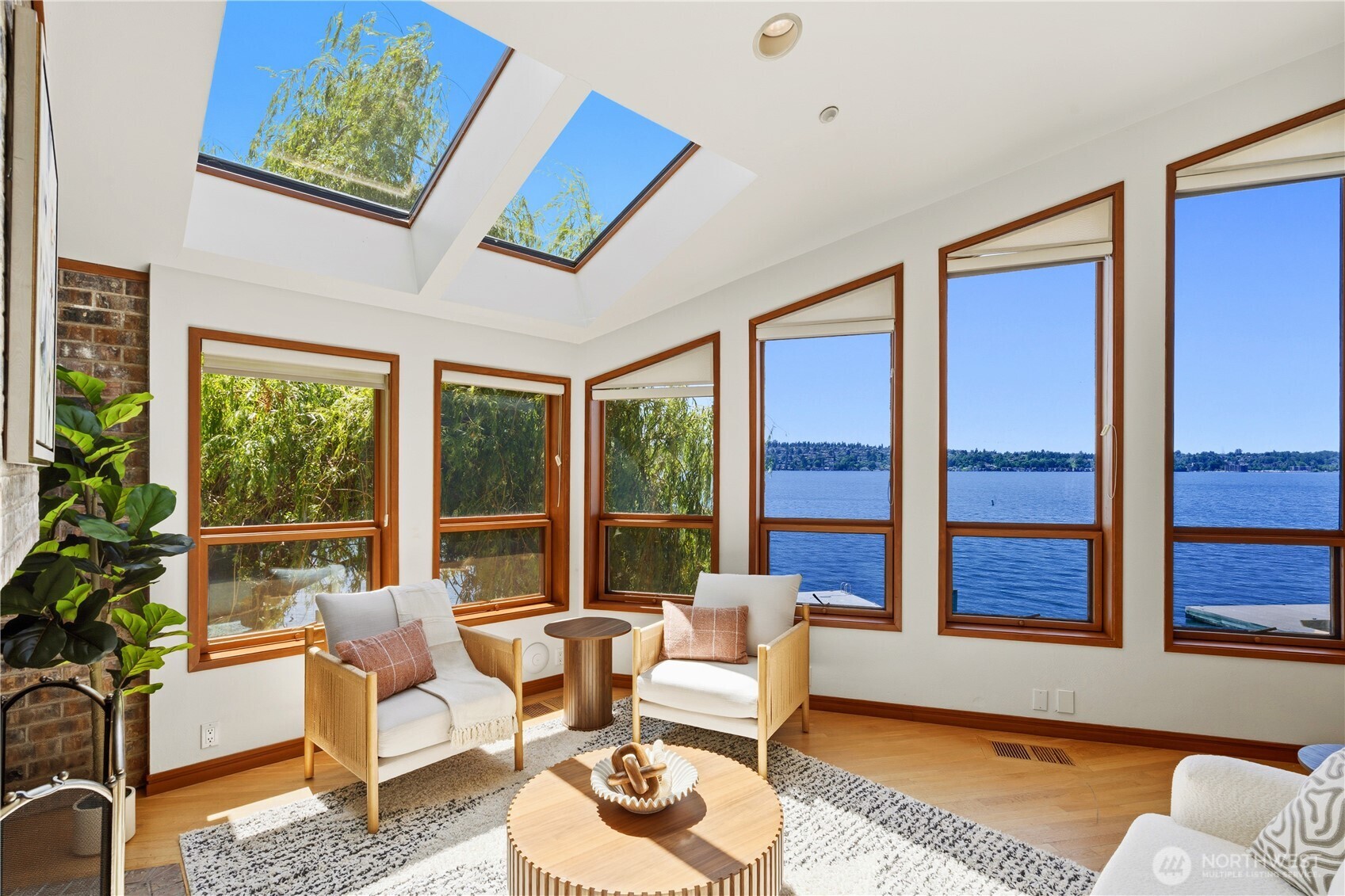 8279 West Mercer Way Mercer Island, WA 98040 - Photo 17 of 40