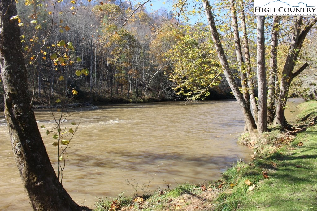 6391 Garvey Bridge Road Crumpler, NC 28617 - Photo 6 of 31 Gallery Image 6