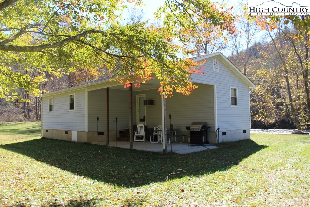 6391 Garvey Bridge Road Crumpler, NC 28617 - Photo 7 of 31 Gallery Image 7