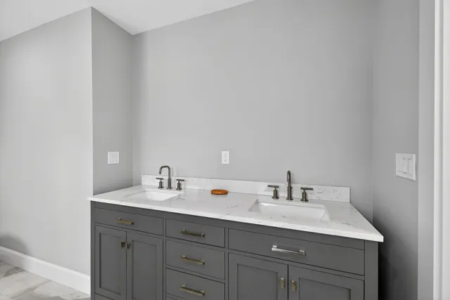 $999,000 | 958 East Woodstock Road, Woodstock, VT 05091