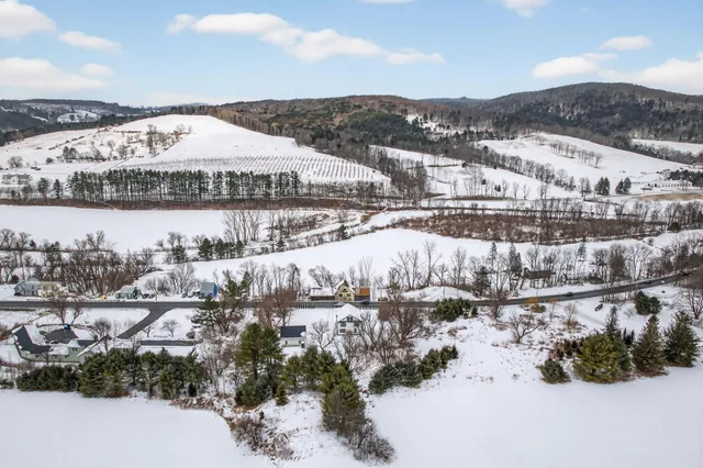 $999,000 | 958 East Woodstock Road, Woodstock, VT 05091