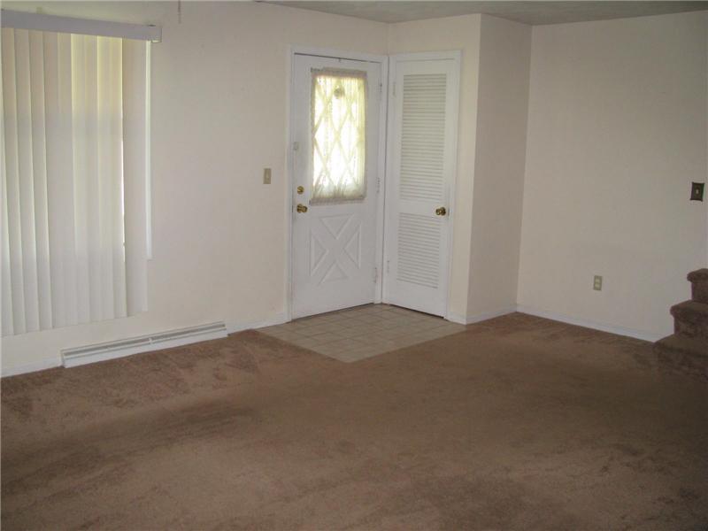 2271 Winner Road Hermitage, PA 16148 - Photo 4 of 12 Living Room.