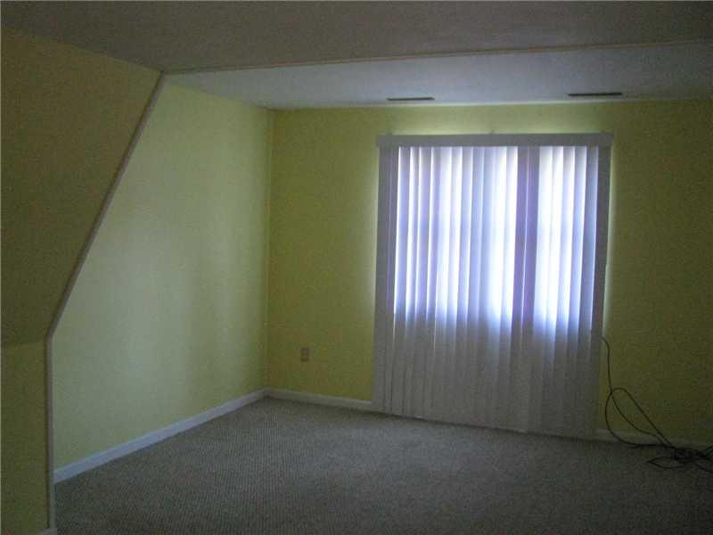 2271 Winner Road Hermitage, PA 16148 - Photo 6 of 12 Family Room.