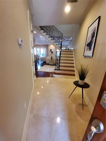 $5,800 | 4907 Bayshore Boulevard, Unit 102, Tampa, FL 33611