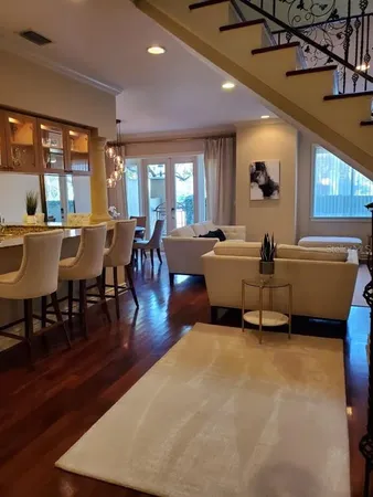 $5,800 | 4907 Bayshore Boulevard, Unit 102, Tampa, FL 33611