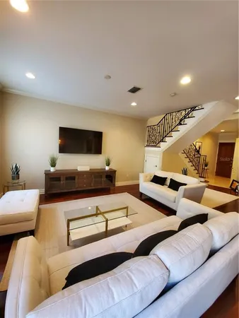 $5,800 | 4907 Bayshore Boulevard, Unit 102, Tampa, FL 33611