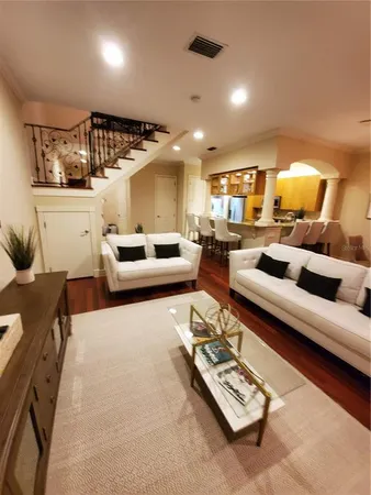 $5,800 | 4907 Bayshore Boulevard, Unit 102, Tampa, FL 33611