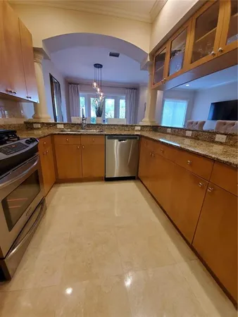 $5,800 | 4907 Bayshore Boulevard, Unit 102, Tampa, FL 33611