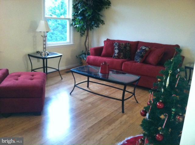 10316 Old Fort Road Fort Washington, MD 20744 - Photo 21 of 29 Living Room