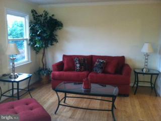 10316 Old Fort Road Fort Washington, MD 20744 - Photo 5 of 29 Living Room 2