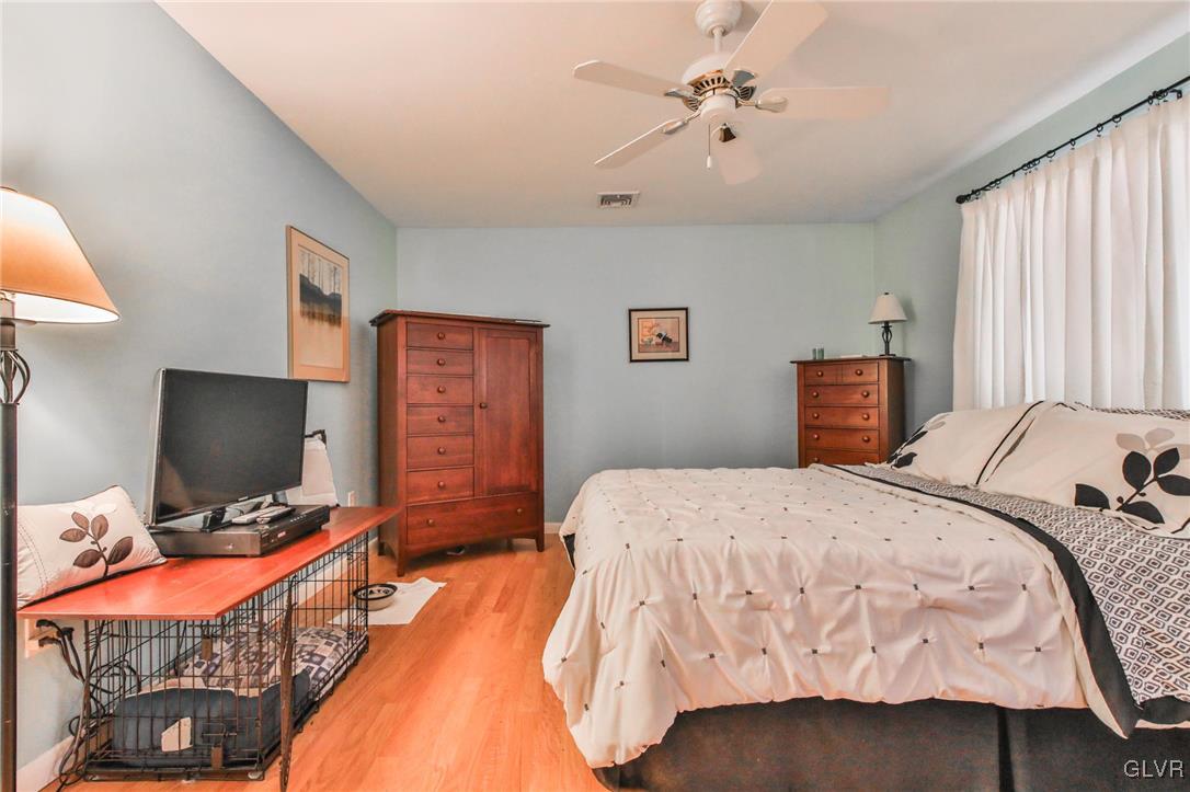 1350 Kelchner Road Bethlehem, PA 18018 - Photo 14 of 32 Master bedroom
