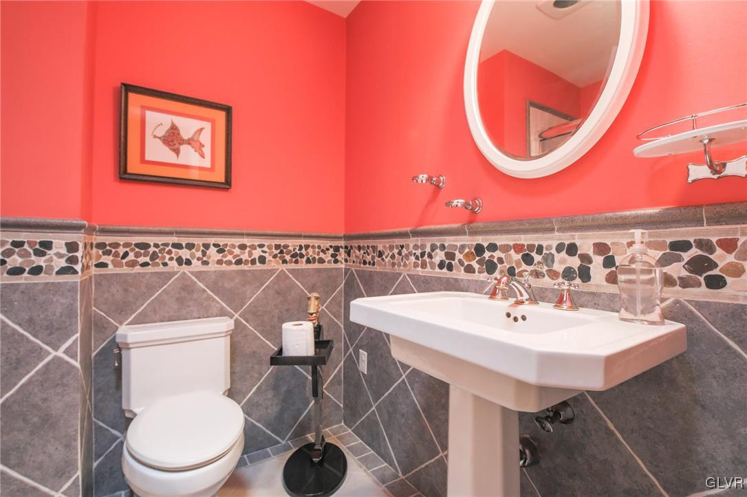 1350 Kelchner Road Bethlehem, PA 18018 - Photo 19 of 32 Full bathroom