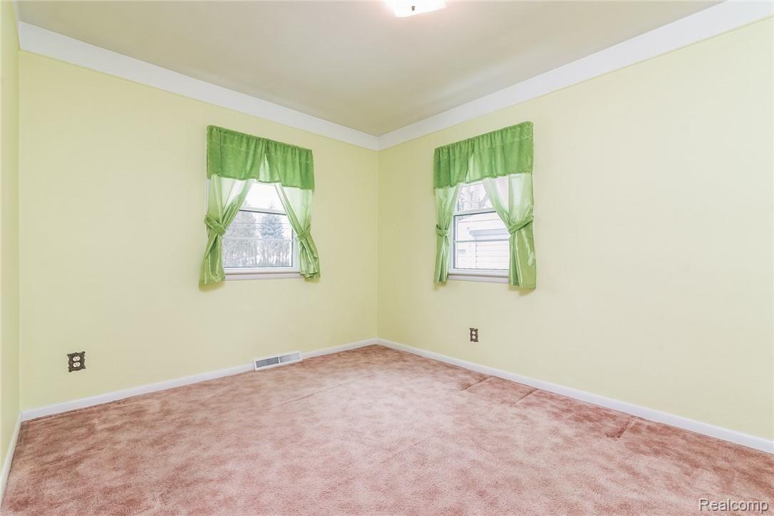 135 Arizona Avenue Rochester, MI 48309 - Photo 13 of 26 012-photo-bedroom-2-6828987.jpg