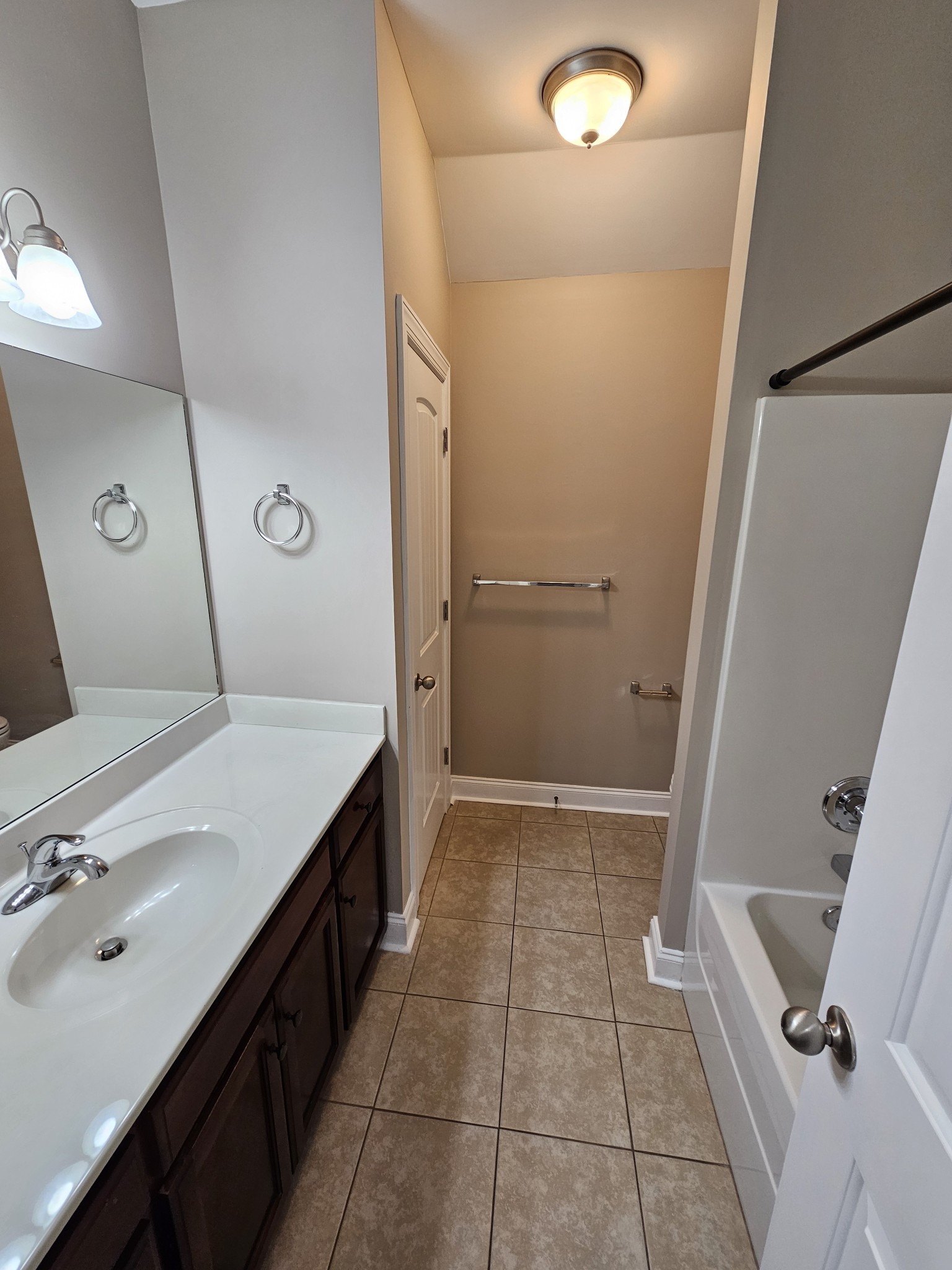 322 Rowlette Circle Murfreesboro, TN 37127 - Photo 18 of 23 a bathroom with a sink a toilet and shower