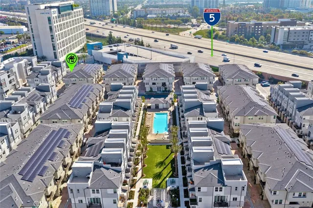 a picture of city view