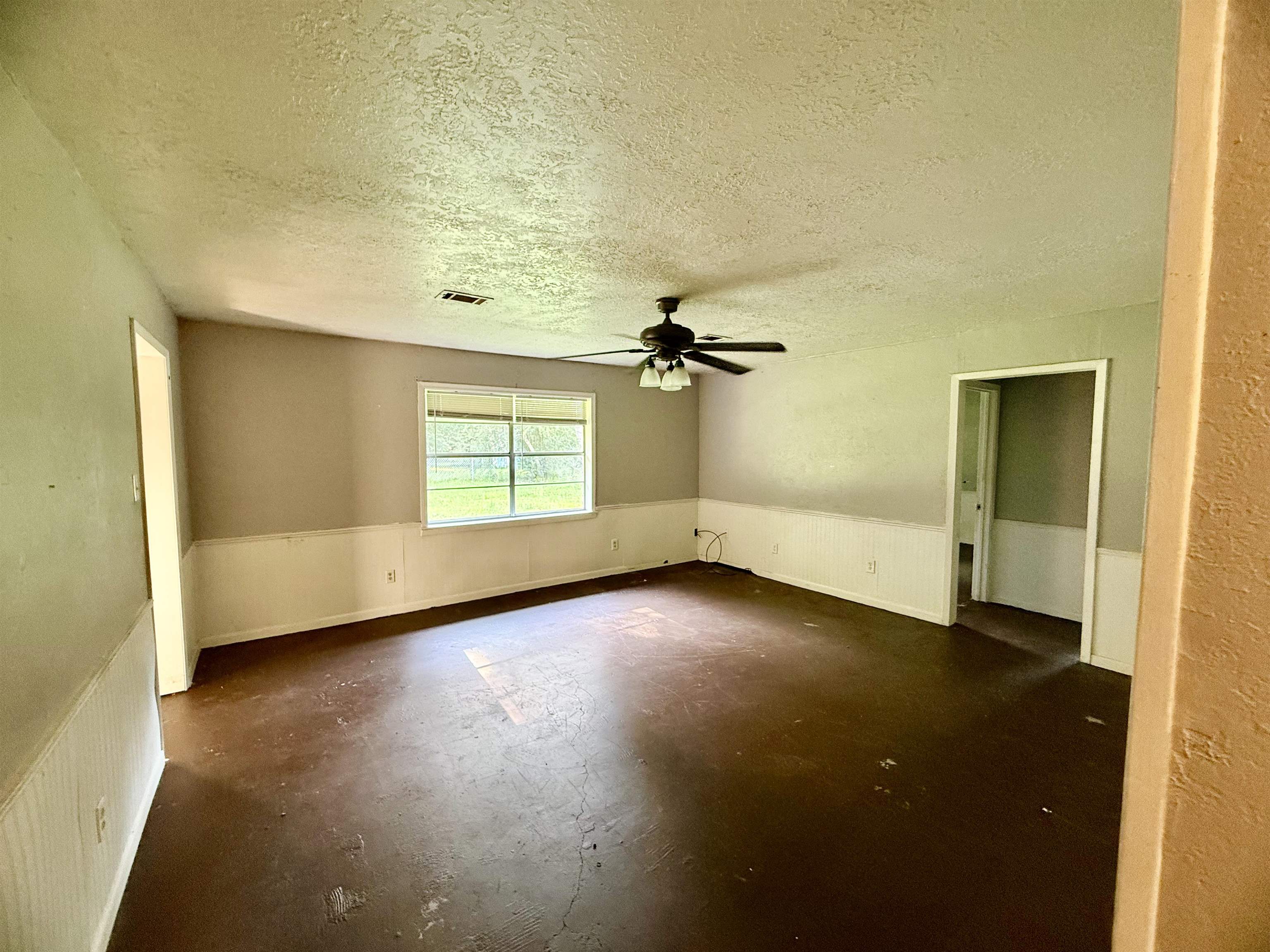 1135 Cooper Lane Silsbee, TX 77656 - Photo 3 of 17