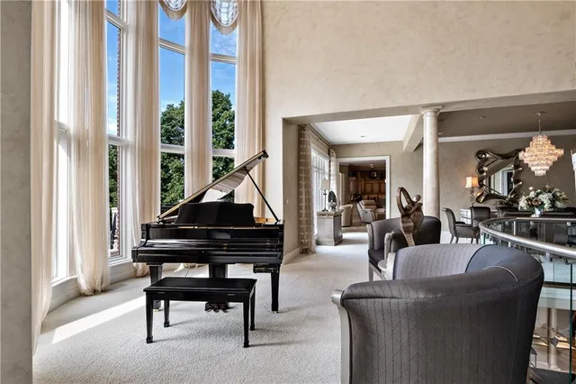 $3,999,999 | 6006 West Shore Court, Parkville, MO 64152