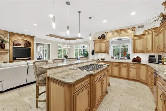 $3,999,999 | 6006 West Shore Court, Parkville, MO 64152