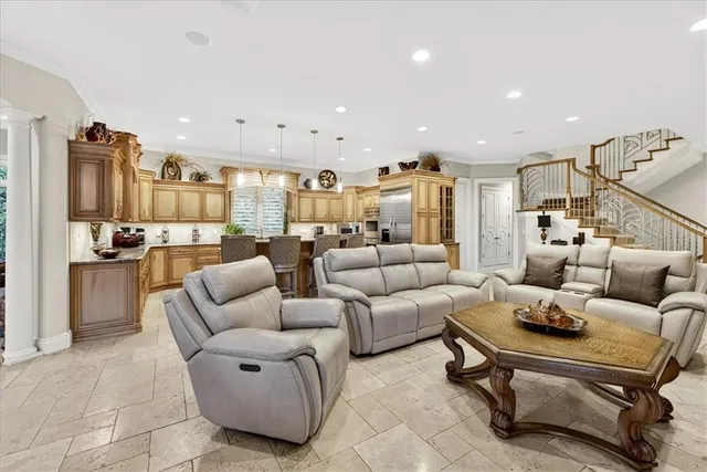 $3,999,999 | 6006 West Shore Court, Parkville, MO 64152