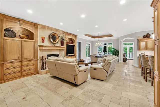 $3,999,999 | 6006 West Shore Court, Parkville, MO 64152