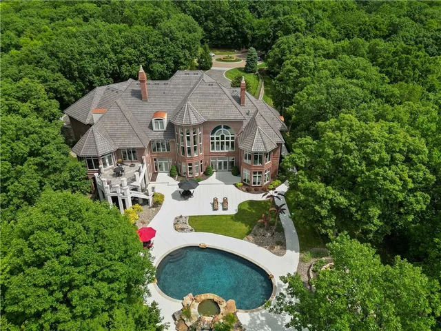 $3,999,999 | 6006 West Shore Court, Parkville, MO 64152