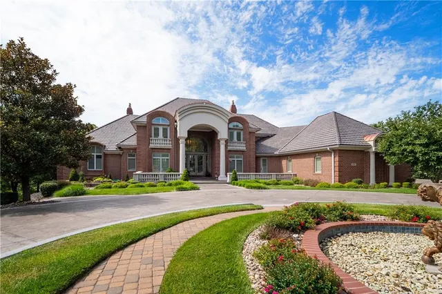 $3,999,999 | 6006 West Shore Court, Parkville, MO 64152
