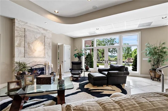 $3,999,999 | 6006 West Shore Court, Parkville, MO 64152