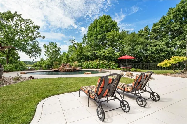 $3,999,999 | 6006 West Shore Court, Parkville, MO 64152