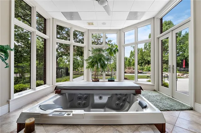 $3,999,999 | 6006 West Shore Court, Parkville, MO 64152