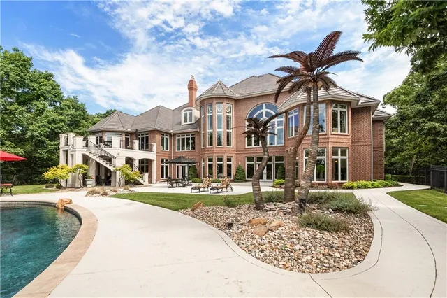 $3,999,999 | 6006 West Shore Court, Parkville, MO 64152