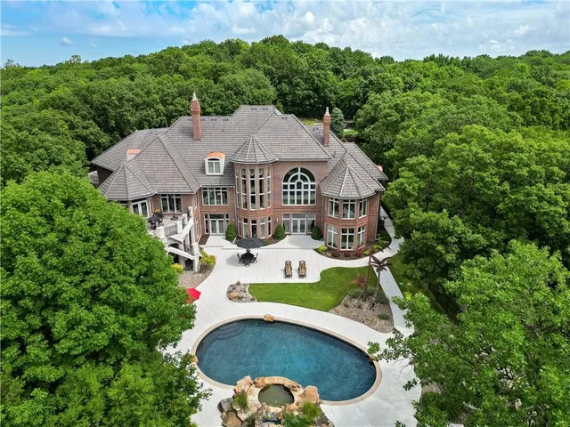 $3,999,999 | 6006 West Shore Court, Parkville, MO 64152