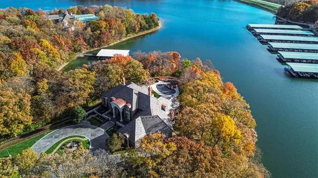 $3,999,999 | 6006 West Shore Court, Parkville, MO 64152