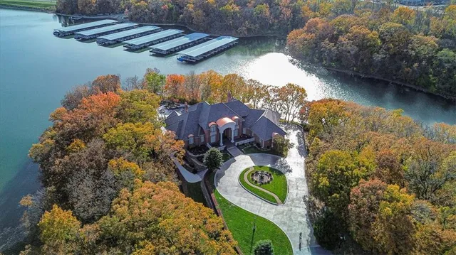 $3,999,999 | 6006 West Shore Court, Parkville, MO 64152