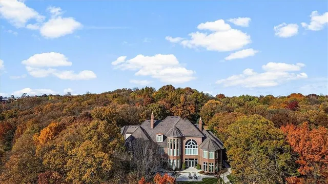 $3,999,999 | 6006 West Shore Court, Parkville, MO 64152