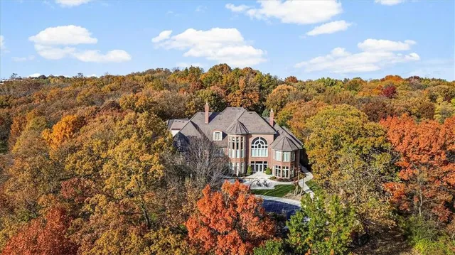 $3,999,999 | 6006 West Shore Court, Parkville, MO 64152