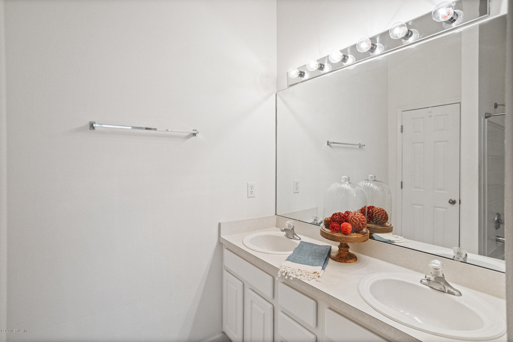 5784 Sandstone Way Jacksonville, FL 32258 - Photo 8 of 29 a bathroom with a sink and a mirror