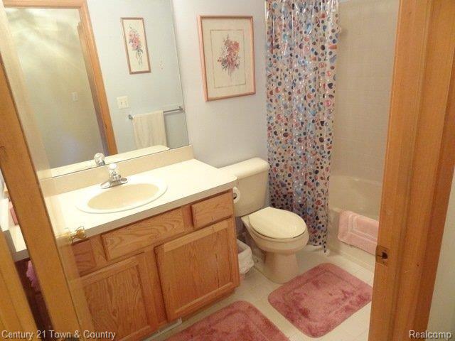 513 Victoria Lane, Unit 29 Romeo, MI 48065 - Photo 7 of 20 BATHROOM 1.