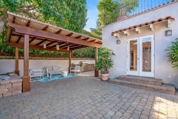 a view of a house with backyard and sitting area