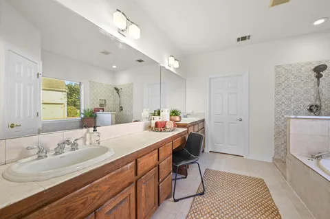 $1,500,000 | 25 Lovegrass Lane, Austin, TX 78745